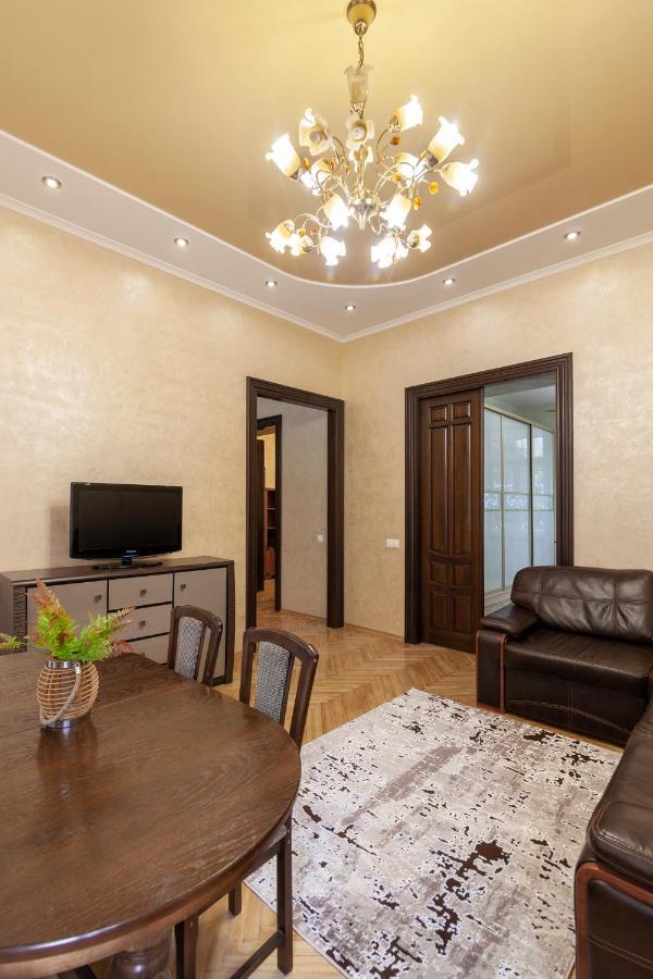 Alfa Apartments Levytskoho Lviv Exterior photo